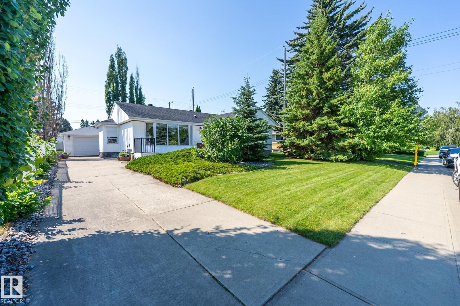 Property Photo: 4707 105A Avenue NW AB T6A 1C1