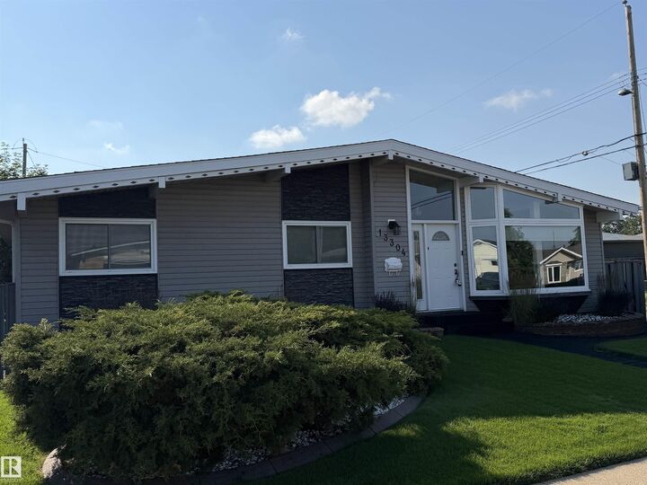 Property Photo:  13304 70 Street NW  AB T5C 0K3 