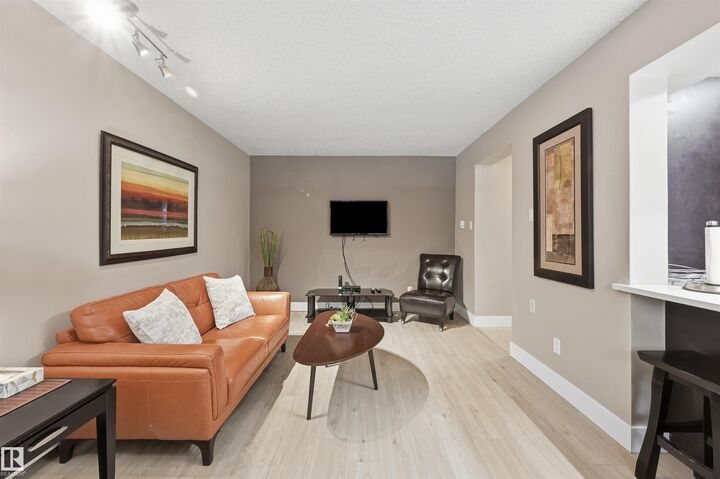 Property Photo:  10015 83 Avenue NW 1  AB T6E 2C3 