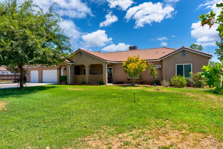 Property Photo: 28788 Avenue 16 CA 93636