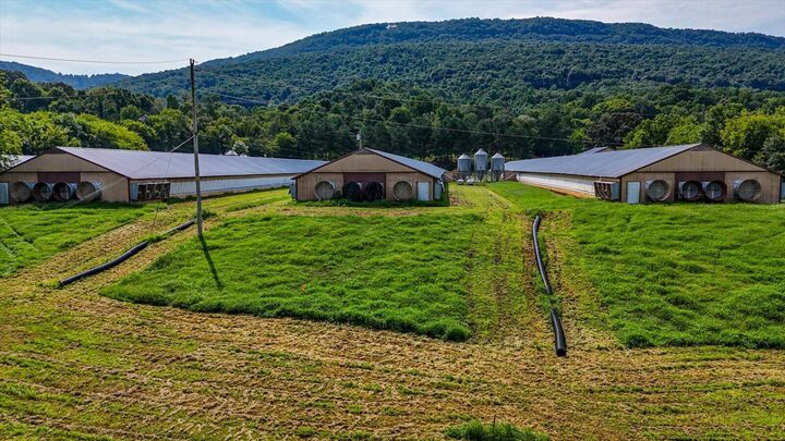 Property Photo: 810 Ketner Cove Road TN 37397