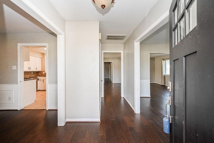 Property Photo: 6555 Grovewood Lane TX 77008