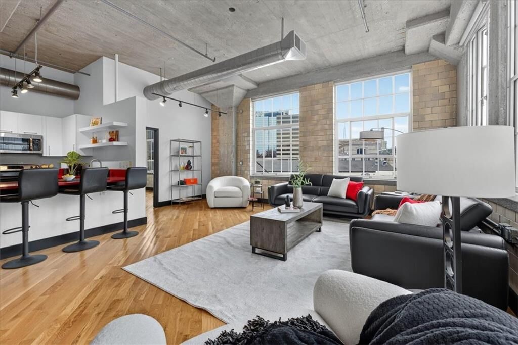 Property Photo: 2029 Wyandotte #204 Street 204 MO 64108