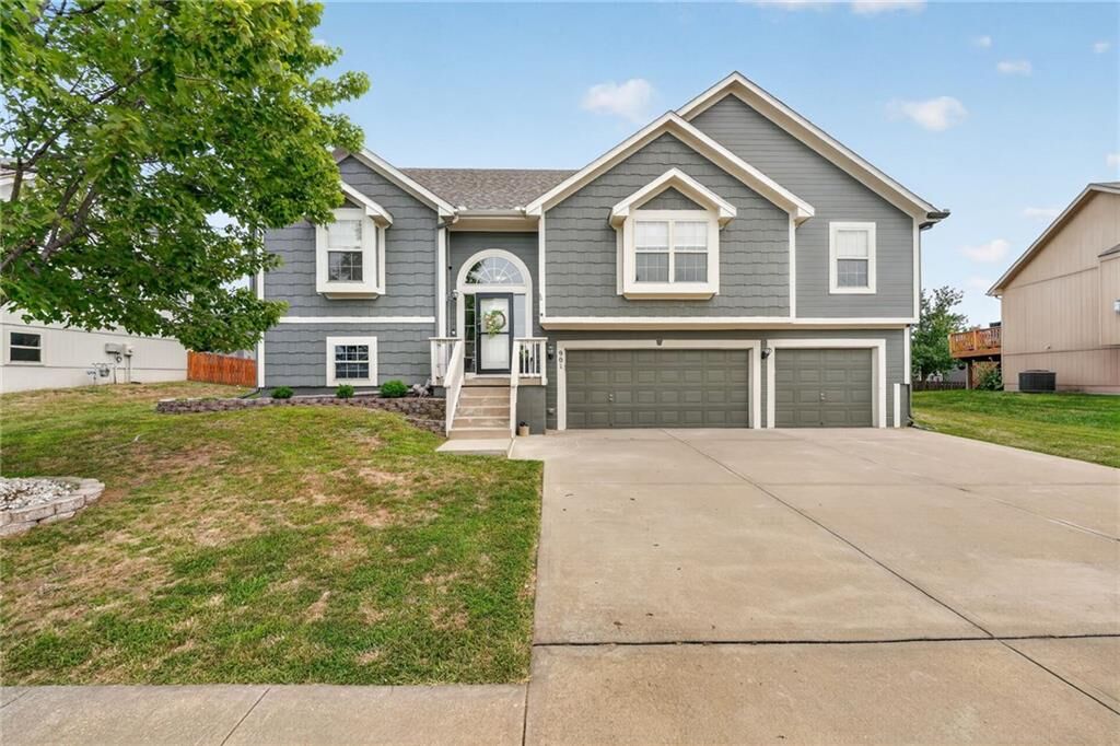 Property Photo: 901 N Birch Street MO 64060