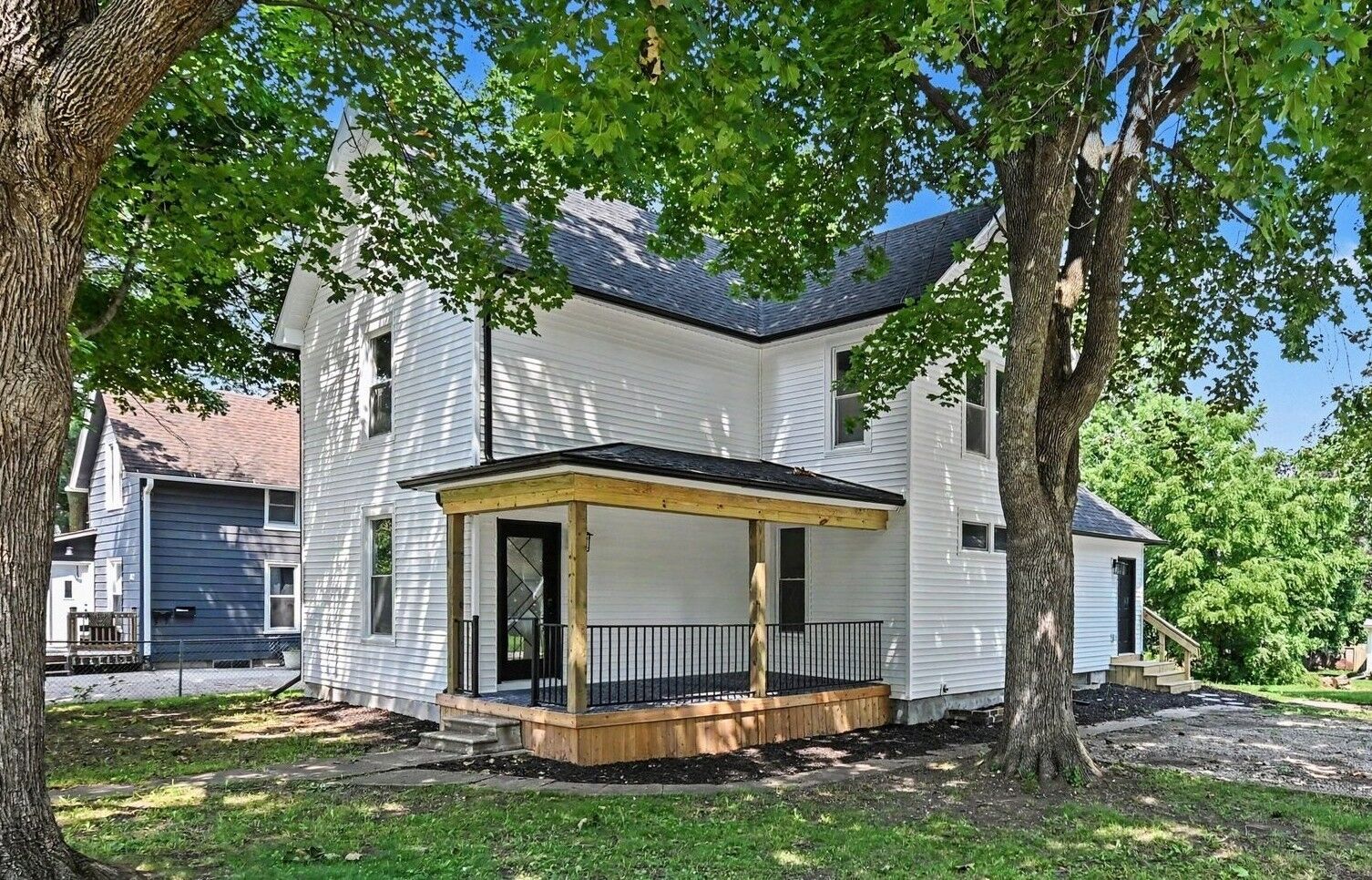 Property Photo:  804 E Ashland Avenue  IA 50125 