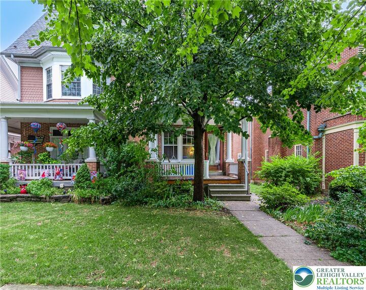 Property Photo: 822 Prospect Avenue PA 18018
