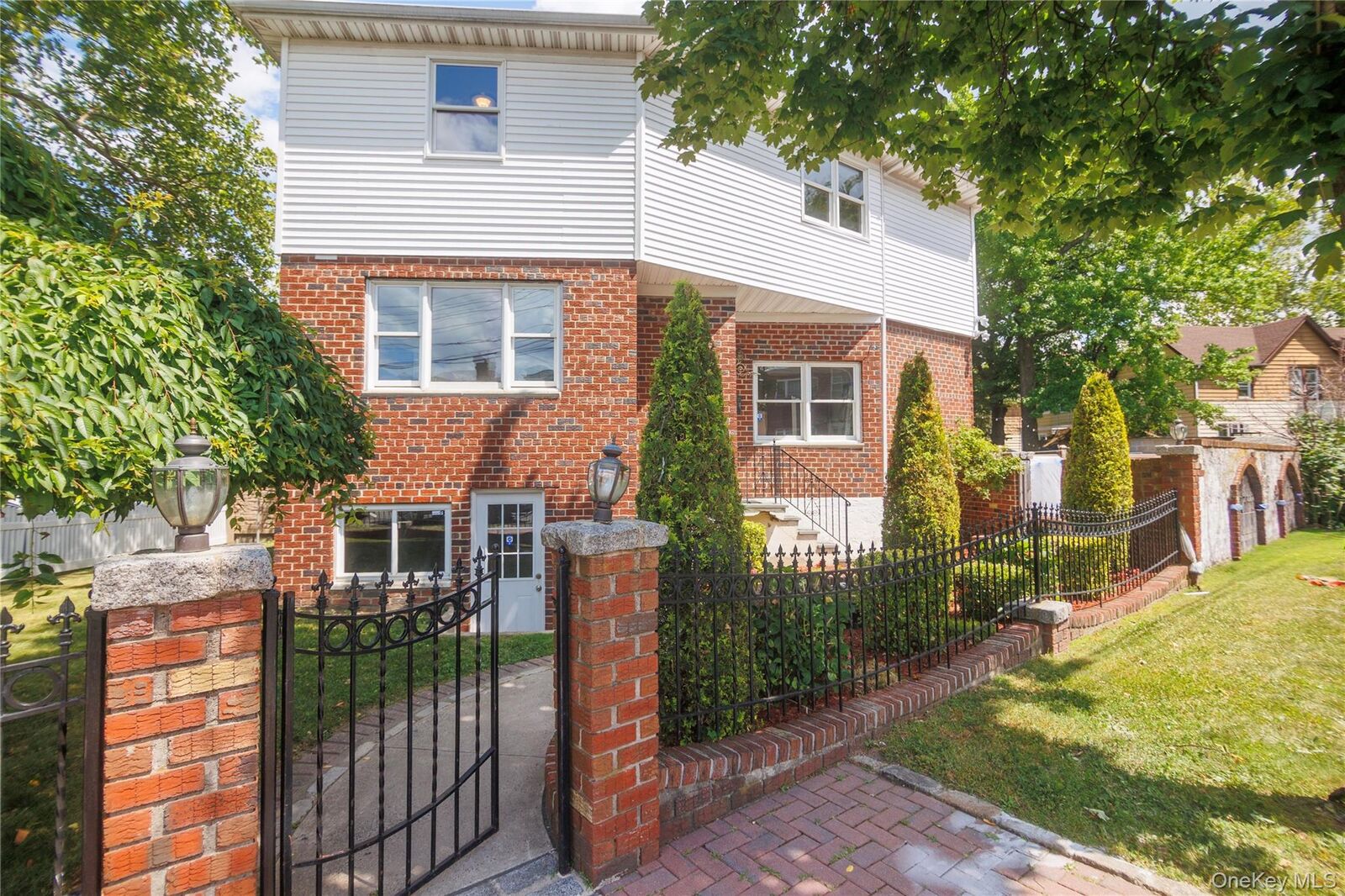 Property Photo: 1340 Siegfried Place NY 10465