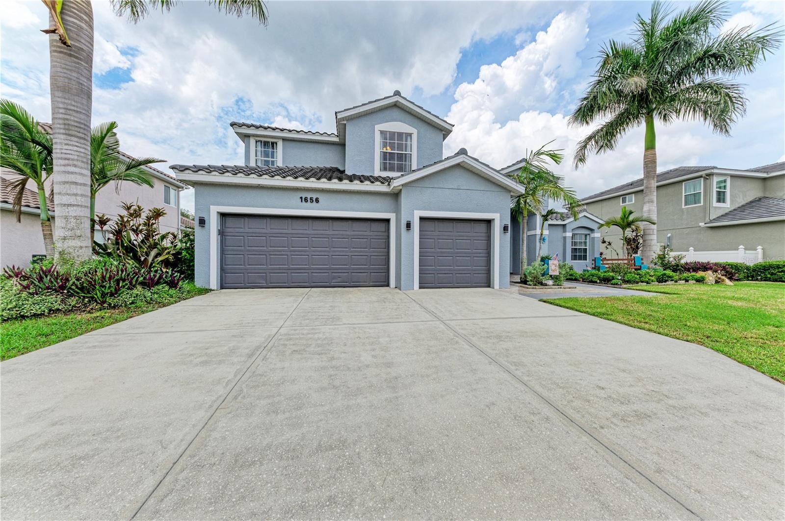 Property Photo: 1656 Pinyon Pine Dr FL 34240
