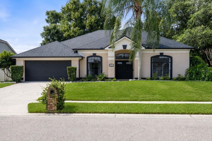 Property Photo: 623 Yorkshire Drive FL 32765