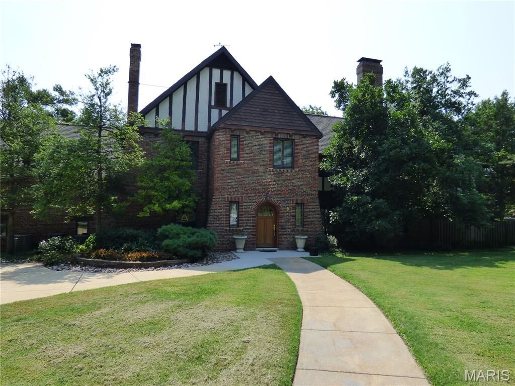 Property Photo:  9 Bellerive Acres  MO 63121 