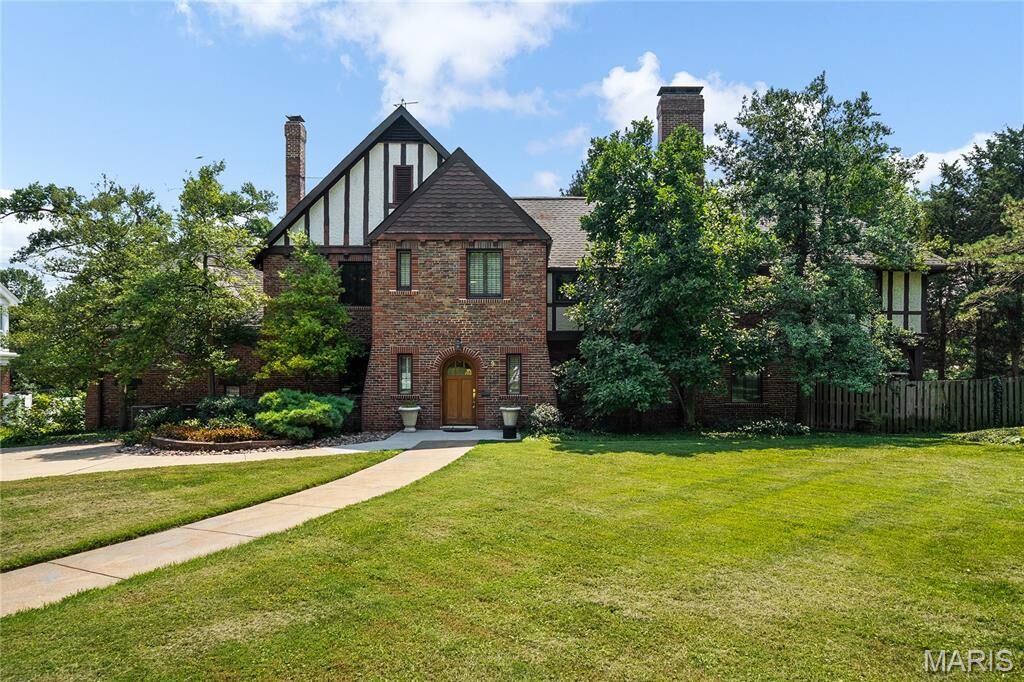 Property Photo:  9 Bellerive Acres  MO 63121 