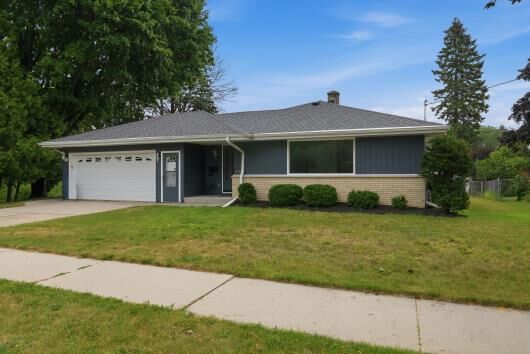 Property Photo:  1661 Laurel St  WI 54220 