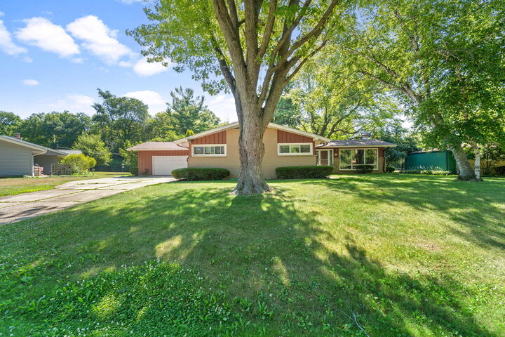 Property Photo:  6684 N Atwahl Dr  WI 53209 