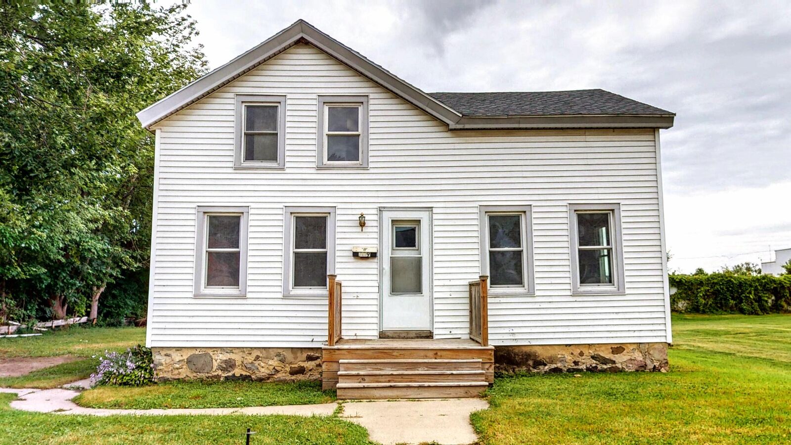 Property Photo:  709 S Main St  WI 53549 