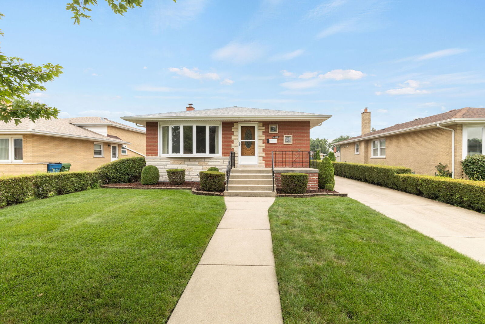 Property Photo:  4537 W 100th Place  IL 60453 