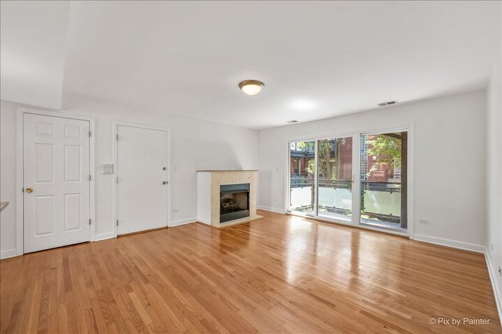 Property Photo:  6421 N Damen Avenue 2W  IL 60645 