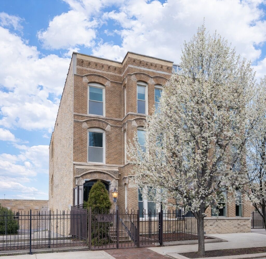 Property Photo: 1420 W Fulton Street IL 60607