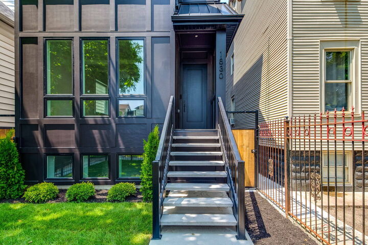 Property Photo: 1830 N Saint Louis Avenue 1F IL 60647