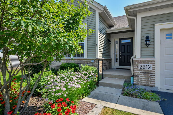 Property Photo:  2612 Drexel Drive  IL 60564 