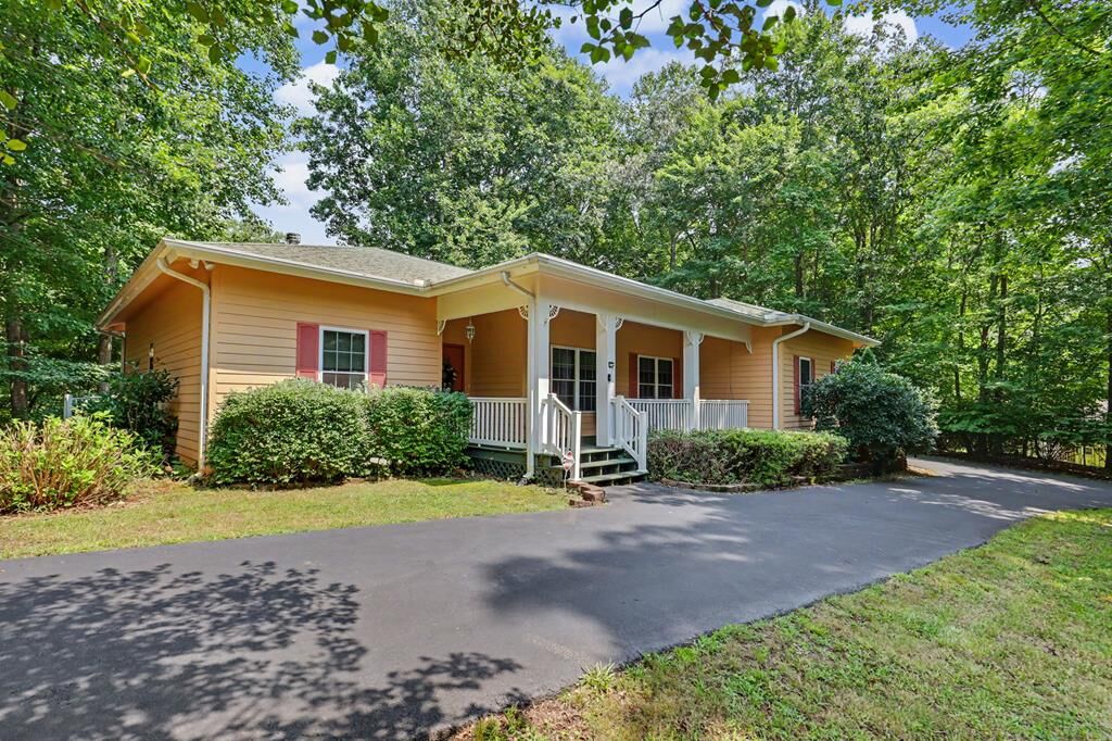 Property Photo:  2360 Robin Hood Trail  GA 30546 