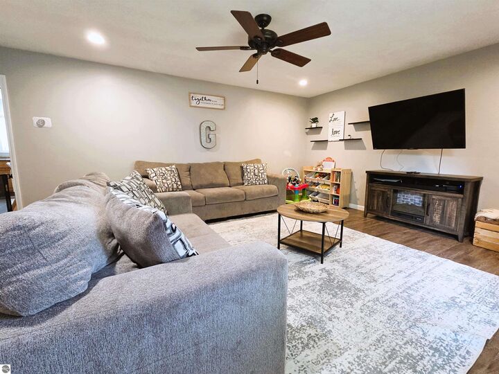 Property Photo: 607 Cottage Avenue MI 48617