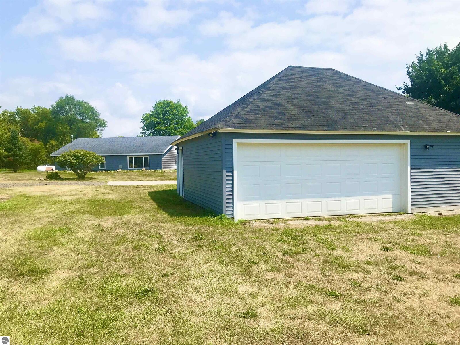 Property Photo: 4996 N Alger Road MI 48801