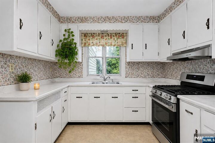 Property Photo:  340 Saddle River Road  NJ 07663 