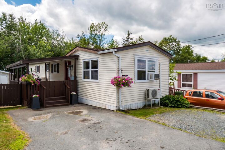112 Hilltop Drive — photo 1