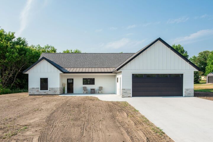 Property Photo:  240 Greenview Lane  MN 56354 