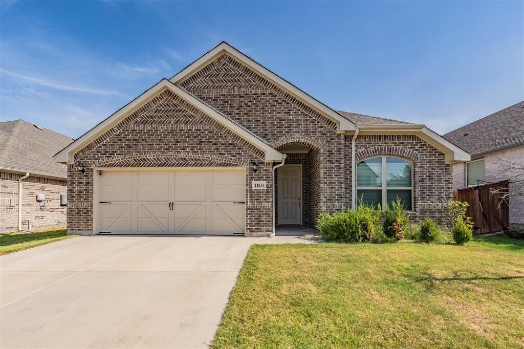 Property Photo: 14833 Grissom Avenue TX 76008