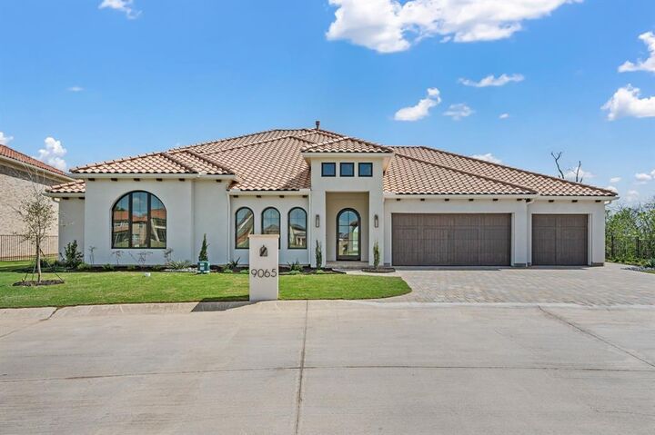 Property Photo: 9065 Lakeside Drive TX 76179