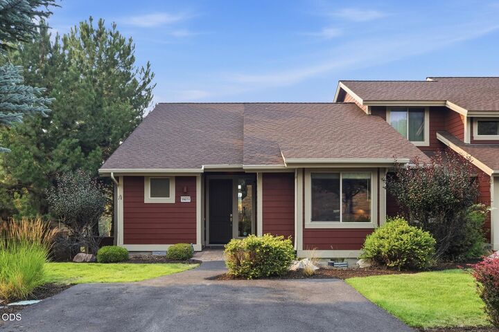 Property Photo: 10614 Village Loop OR 97756