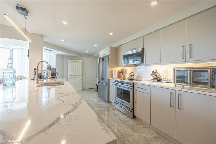 Property Photo: 265 Westcourt Place 601 ON N2L 6E4