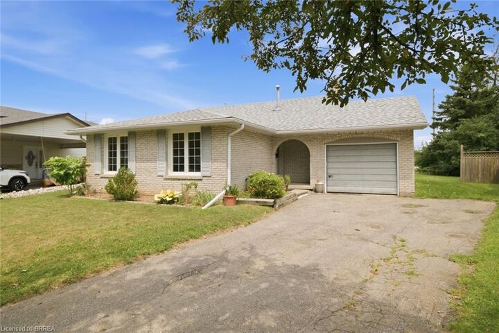 Property Photo:  7 Sigurd Jensen Court  ON N3R 6Y8 