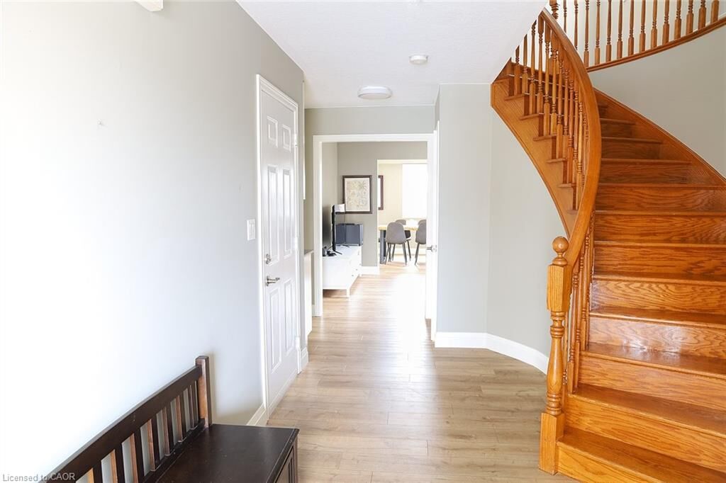 Property Photo:  406 Ferguson Avenue N  ON L8L 4Y7 