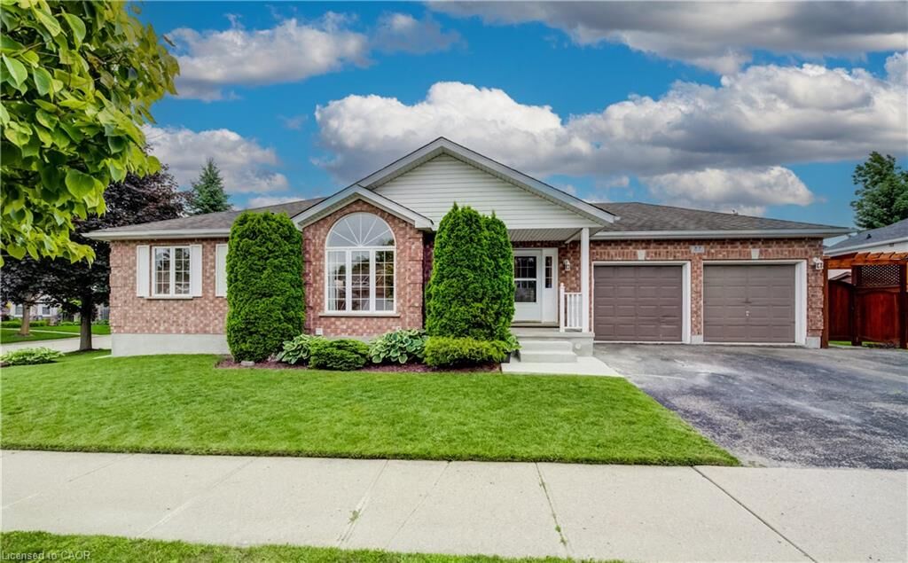 Property Photo: 27 Chandos Drive ON N2A 3C2