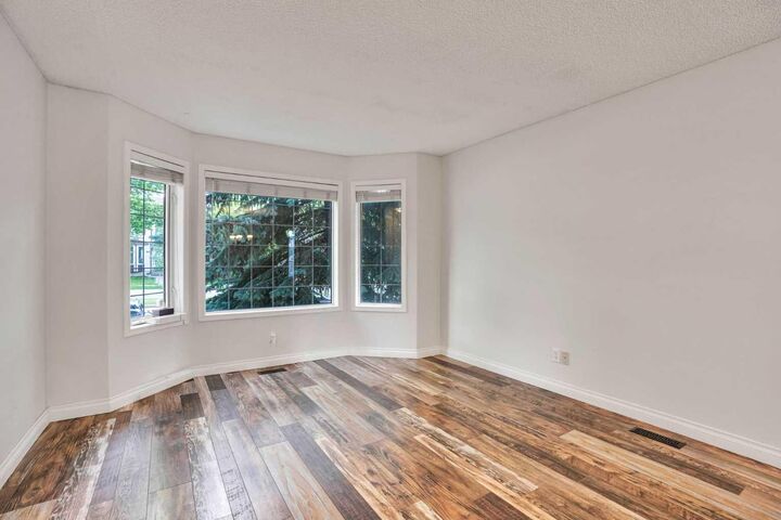 Property Photo: 7152 Sierra Morena Boulevard SW AB T3H 3G8