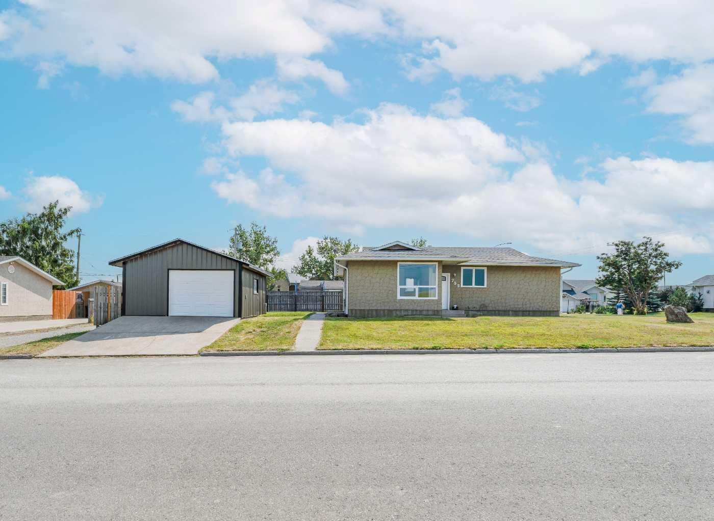 Property Photo: 755 East Avenue AB T0K 1W0
