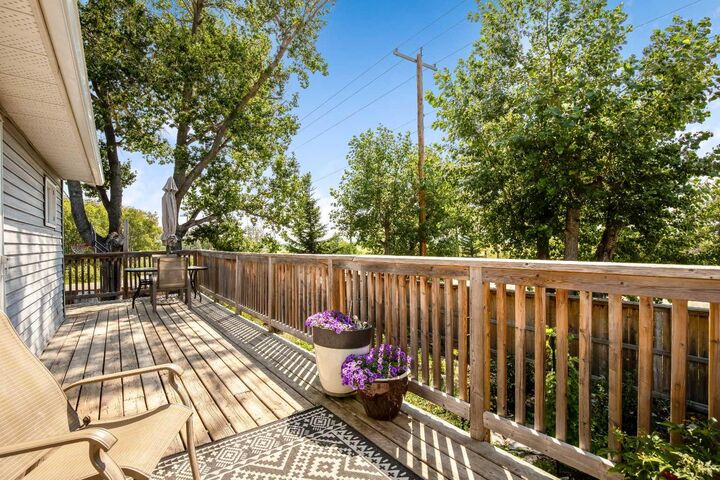 Property Photo:  1624 Decalta Road SE  AB T0L 2A0 