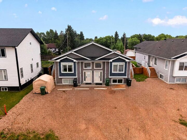 Property Photo: 10225 105 Ave 1, 2 AB T0H 2H0