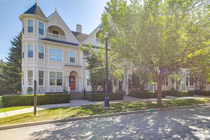 Property Photo: 4008 Garrison Boulevard SW AB T2T 6N6