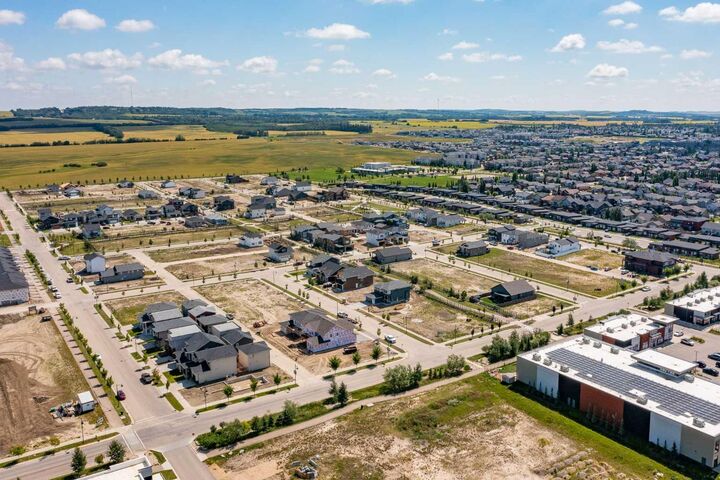 Property Photo:  56 Thorkman Avenue  AB T4P 0Y8 