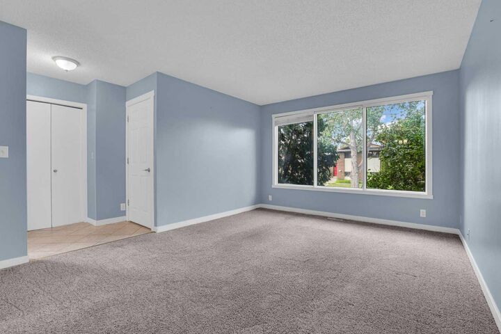 Property Photo: 6 Jensen Crescent NE AB T4B 1P4