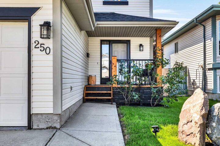 Property Photo:  250 Lilac Terrace  AB T2P 2M7 
