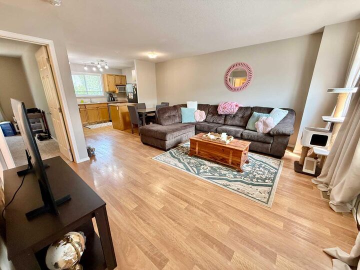 Property Photo:  109 Silkstone Road W 2  AB T1J 3A8 
