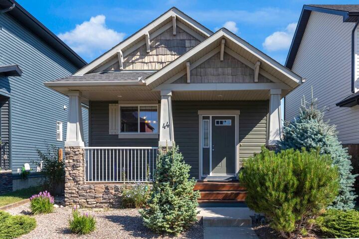 44 Ravenslea Crescent SE — photo 1
