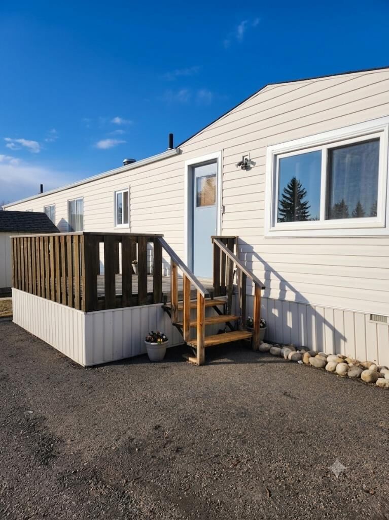 Property Photo:  14 Parkview Avenue  AB T4P 1K1 