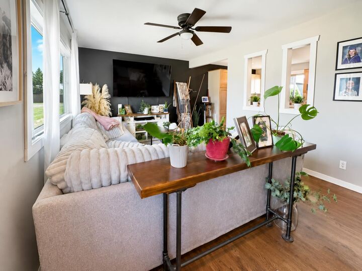 Property Photo: 124 4 Avenue AB T1P 1B9
