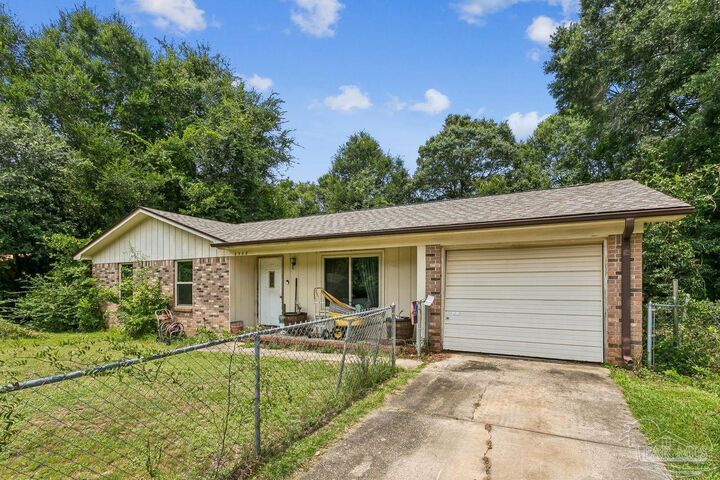 Property Photo: 6508 Bass Ln FL 32570