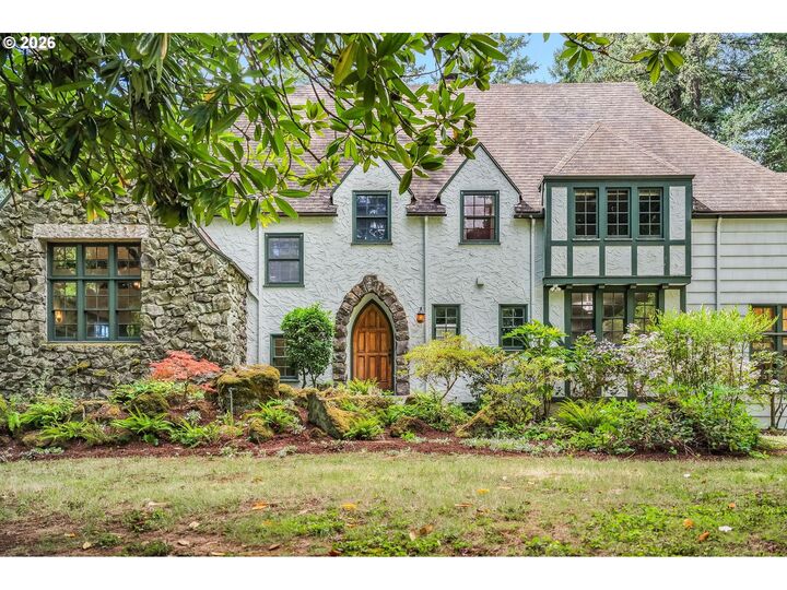 Property Photo:  920 Fairway Rd  OR 97034 